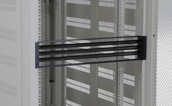 風をよむ！ダンパーユニットで実現する19インチラックの排熱対策